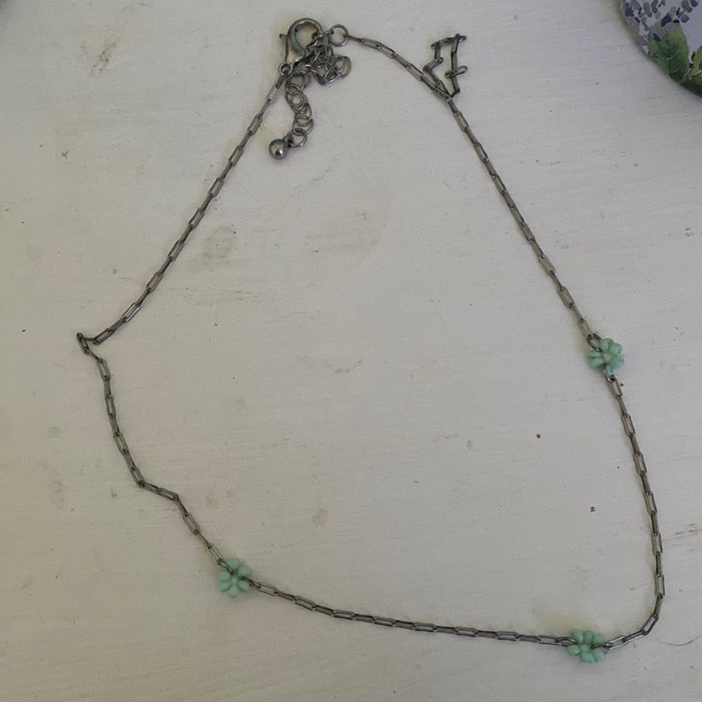 urban outfitters flower chain necklace